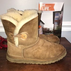 Chestnut Bailey Button Uggs